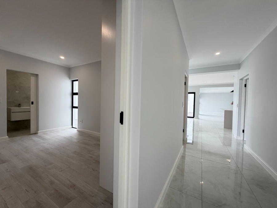 5 Bedroom Property for Sale in Sandown Western Cape
